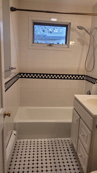 Building Photo - 881 Broadway