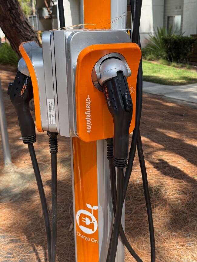 Building Photo - 1780 S El Camino Real