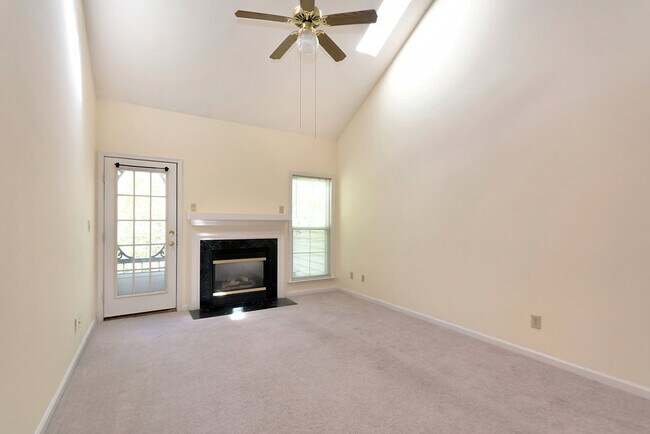 Building Photo - 1482 Ashland Dr