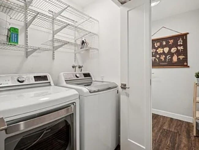 Building Photo - 641 Centre Ct