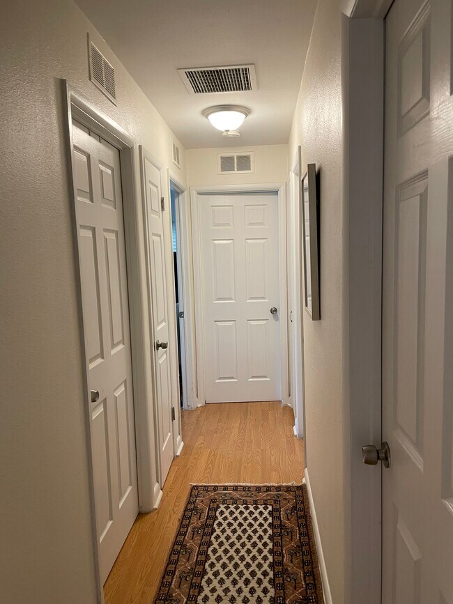 Building Photo - 4706 E Dartmouth Ave