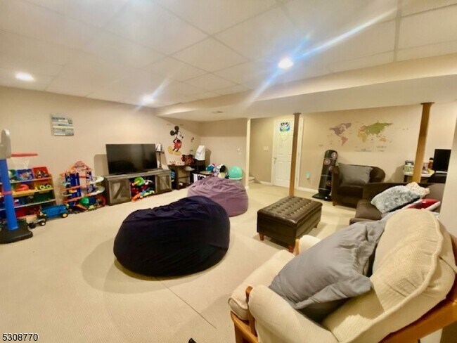 Building Photo - 8 Jaime Dr