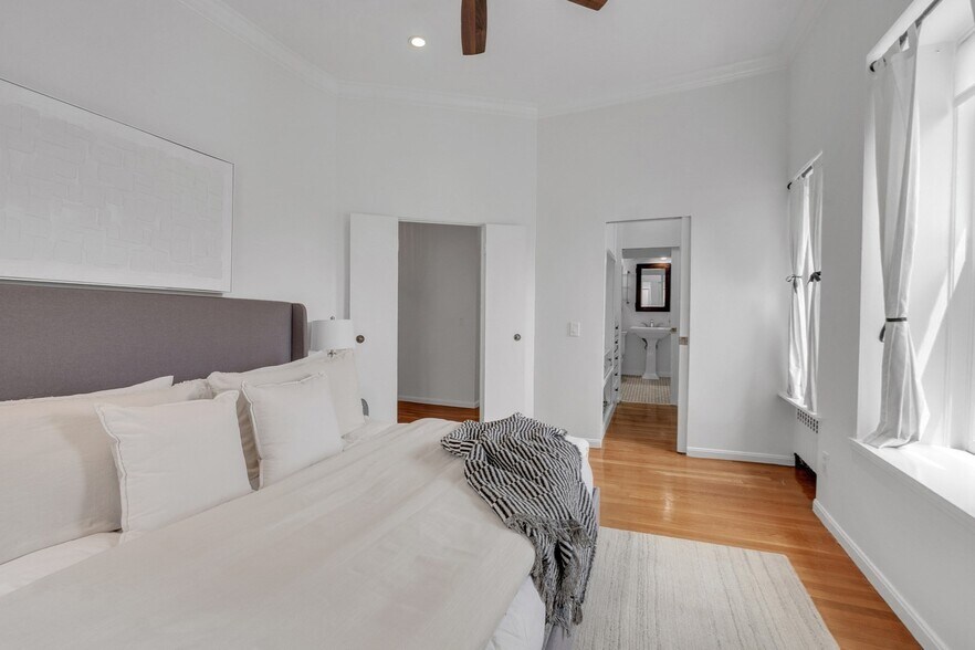 Building Photo - 17 Cazenove St