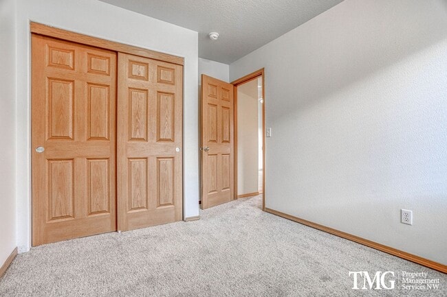 Building Photo - Beautiful Orchards Home with Spacious Layout