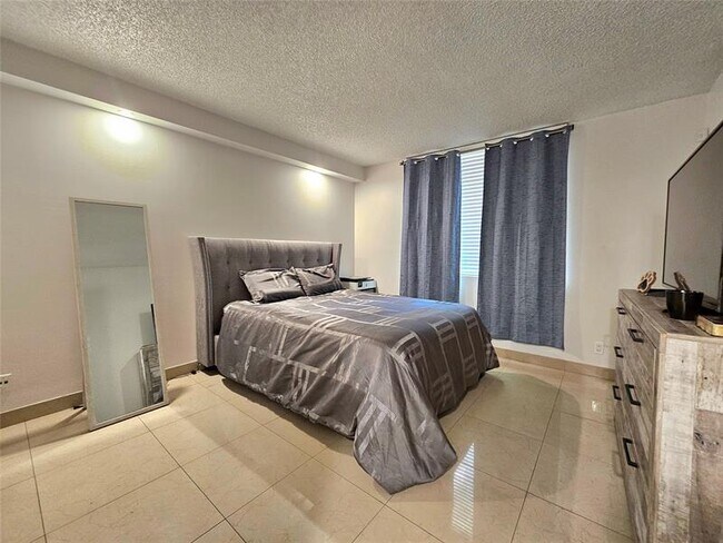 Building Photo - 701 Lyons Rd