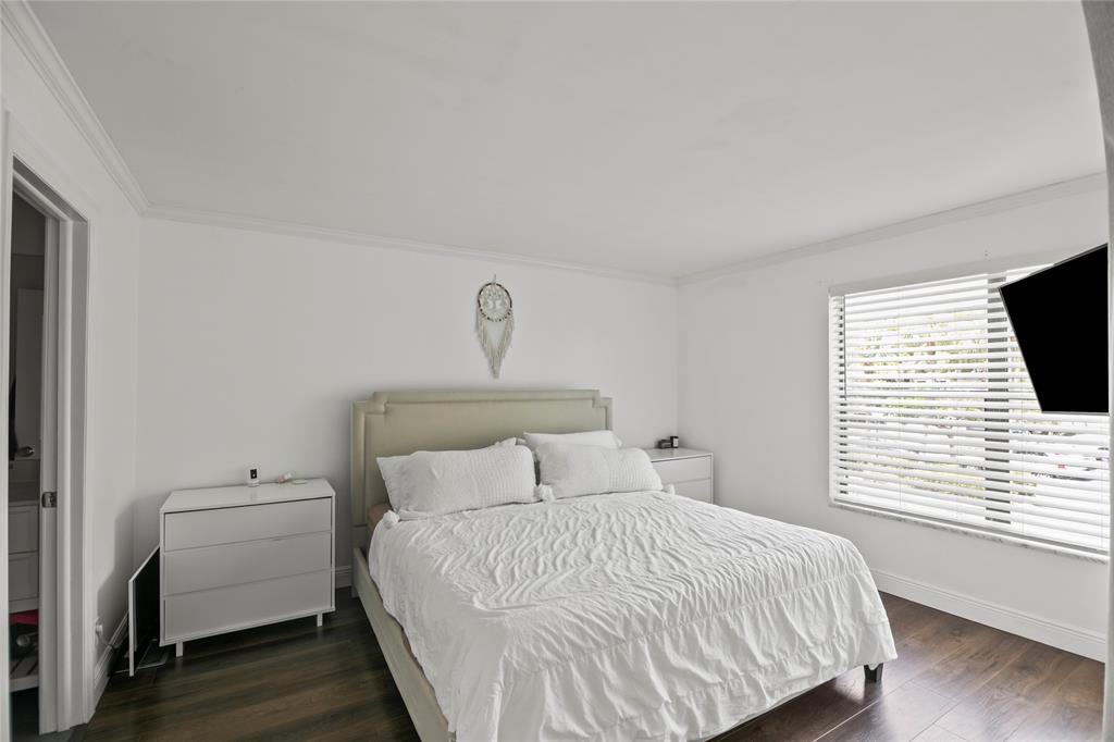Building Photo - 2310 S Cypress Bend Dr