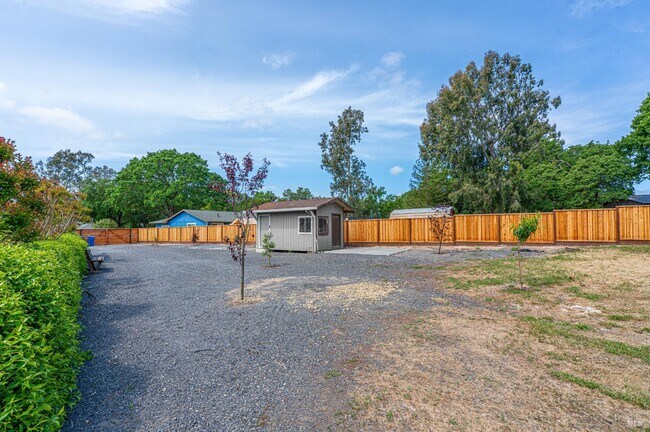 Building Photo - 849 Colleen Dr