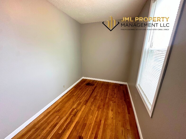 Building Photo - 321 Union St