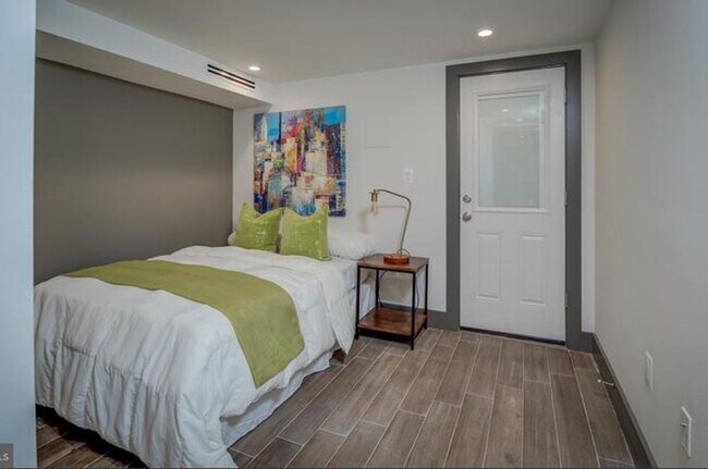 Building Photo - Experience stunning design and modern finishes in Columbia Heights!