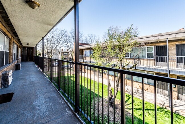 Building Photo - 5012 W Jackson Blvd