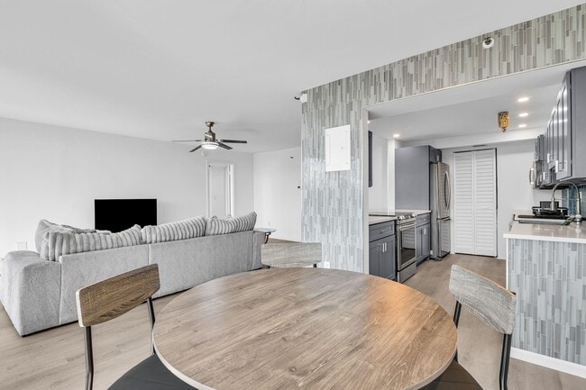 Building Photo - 859 Jeffery St