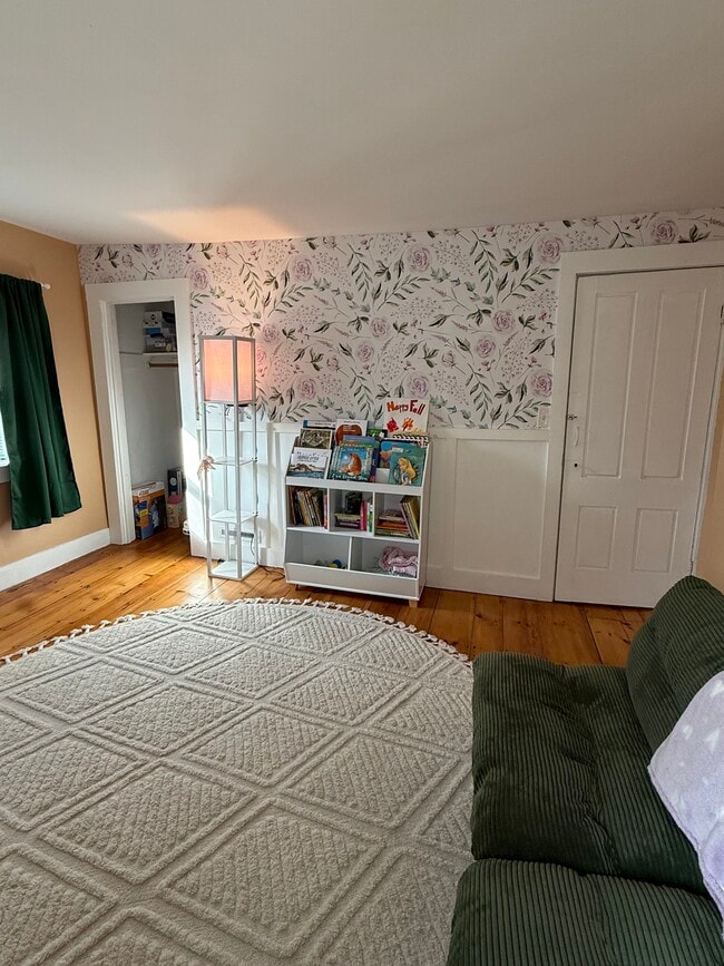 Building Photo - 72 Main St