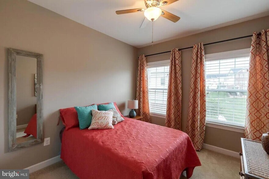 Third Bedroom - Top Floor - 1717 Taymount Ter NE