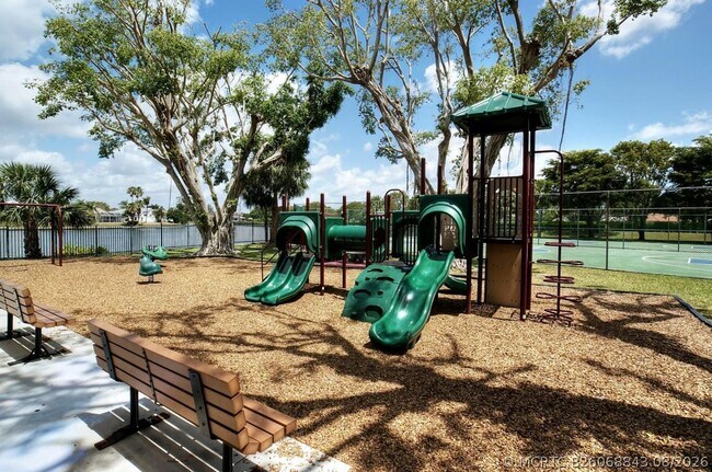 Building Photo - 10798 Cypress Bend Dr