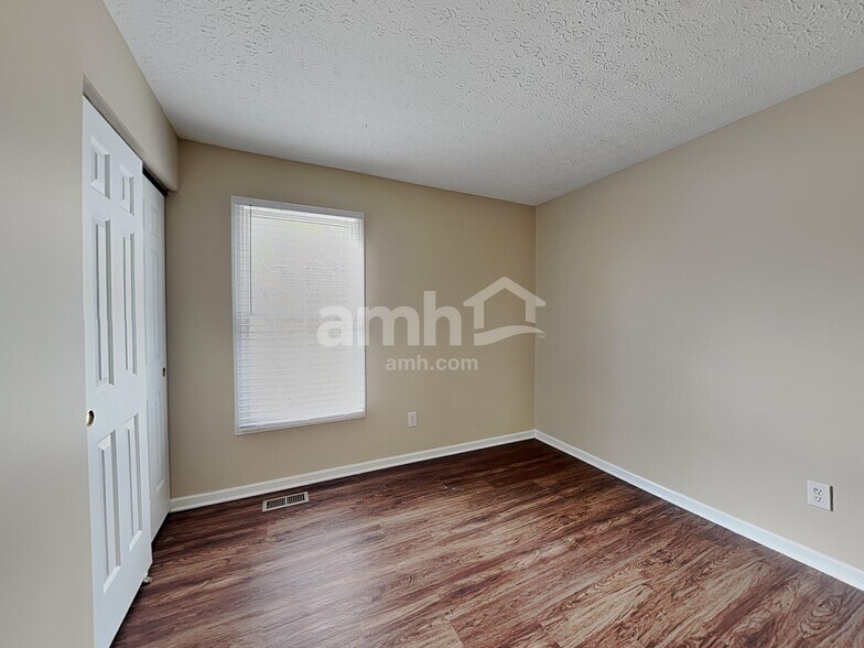 Building Photo - 2855 Southfield Village Dr