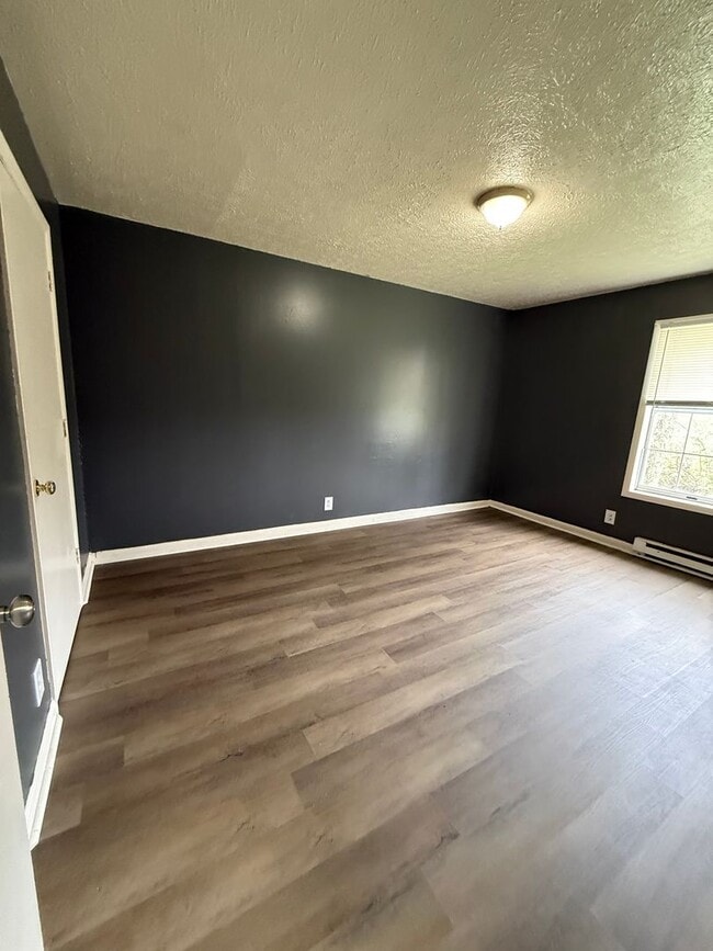 Building Photo - 2 Bedroom, 1 Bathroom Duplex in Gallatin! MOVE IN SPECIAL: FIRST FULL MONTHS RENT FREE!!