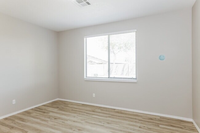 Building Photo - 1868 W Wrangler Way