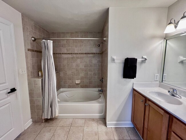Building Photo - Gorgeous Home in the heart of Bayview Beach