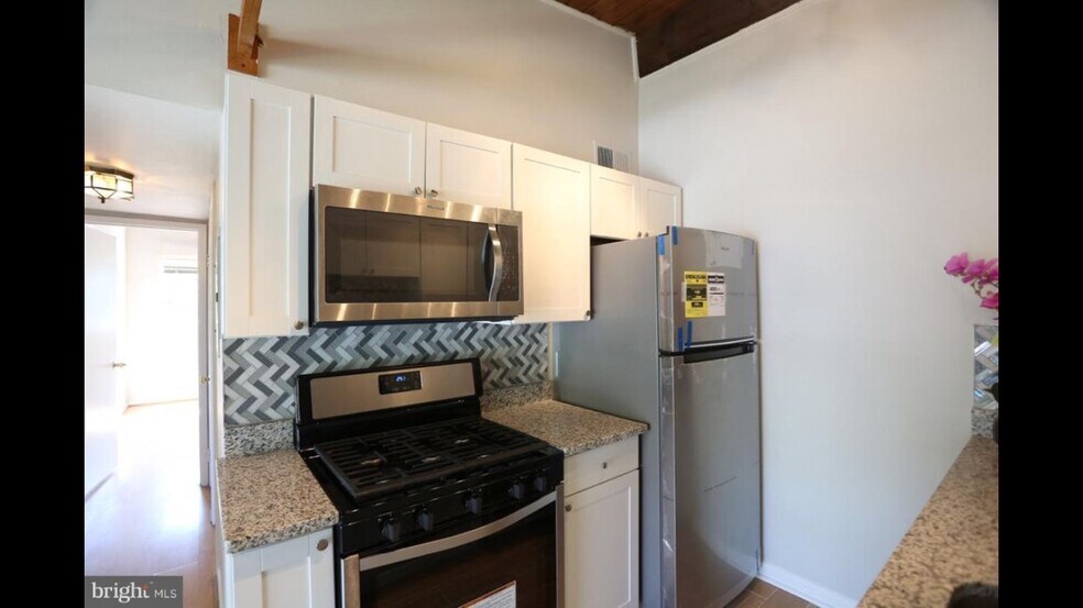 Building Photo - 4949 Americana Dr