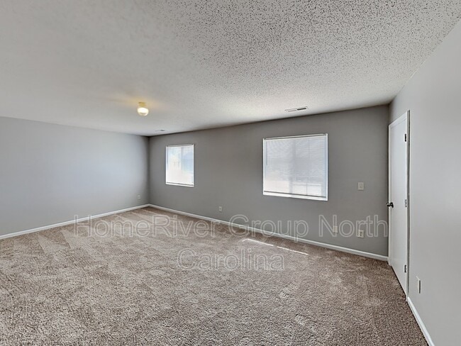 Building Photo - 801 Stockport Way