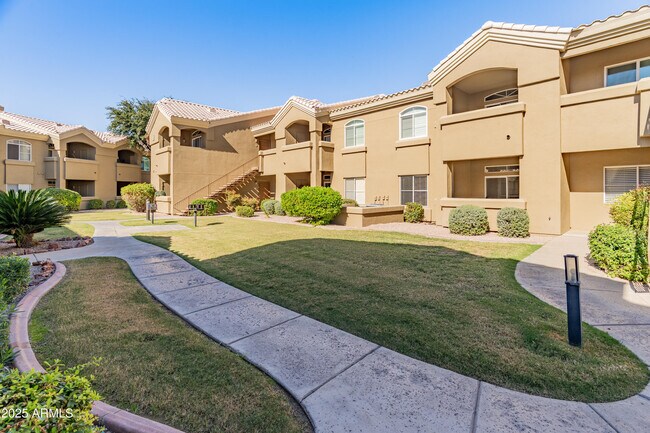 Building Photo - 5335 E Shea Blvd