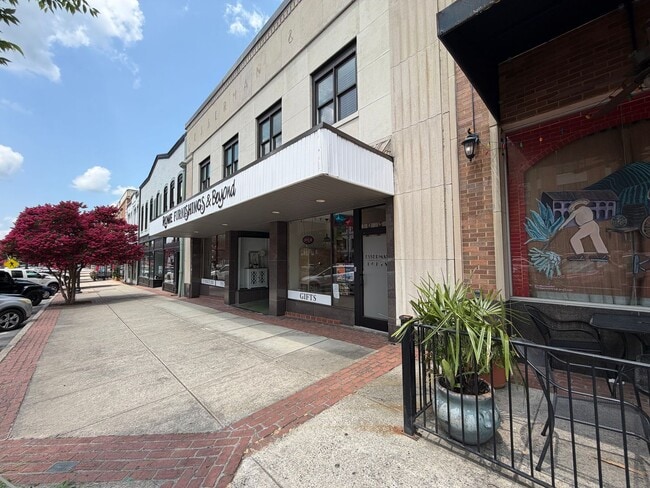 Building Photo - 425 Broad St