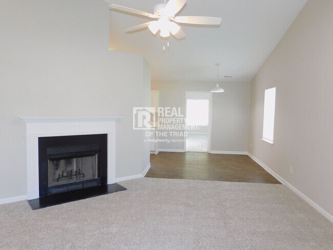 Building Photo - Beautiful 3BR/2BA Home in Southeast Greens...