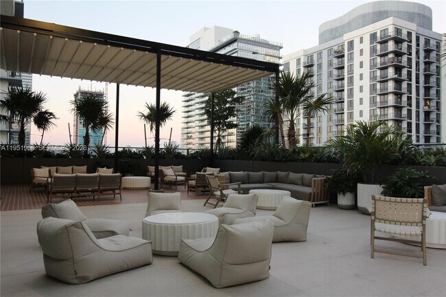 Building Photo - 698 NE 1st Ave