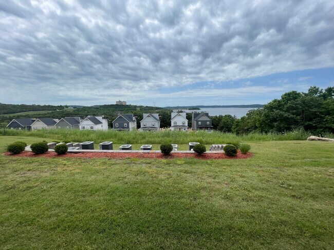 Building Photo - Luxury Lakeview 2 bedroom 2 bath Apartment...
