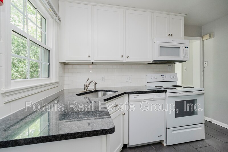Building Photo - 4702 Rookwood Ave
