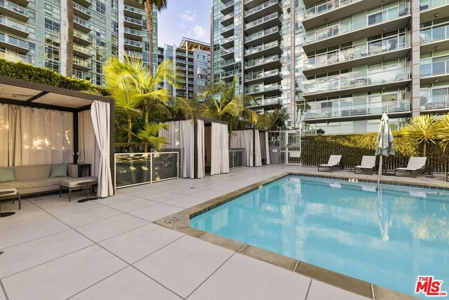 Building Photo - 13650 Marina Pointe Dr