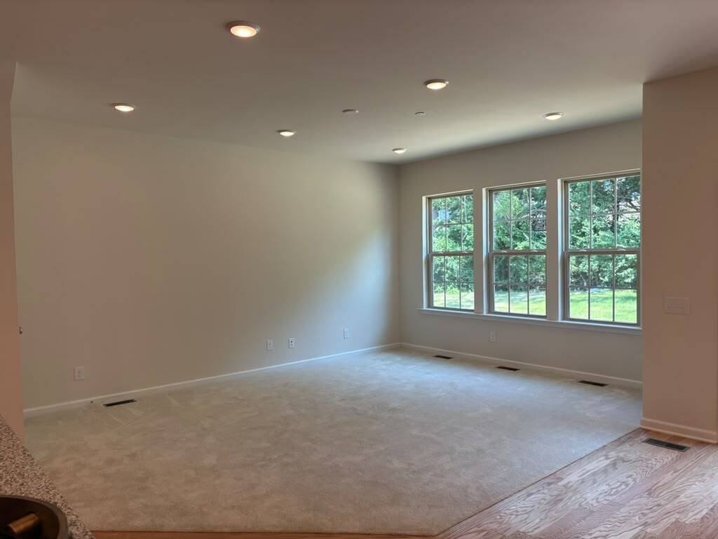 Building Photo - 112 S Buck Tavern Way