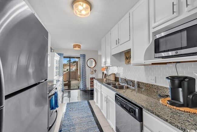 Building Photo - 4000 Fairway Lakes Dr