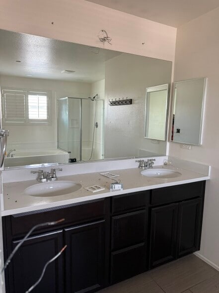 Building Photo - 15645 Calabria Ct
