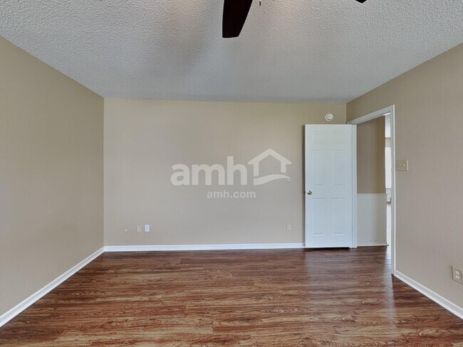 Building Photo - 6803 Amber Springs Way