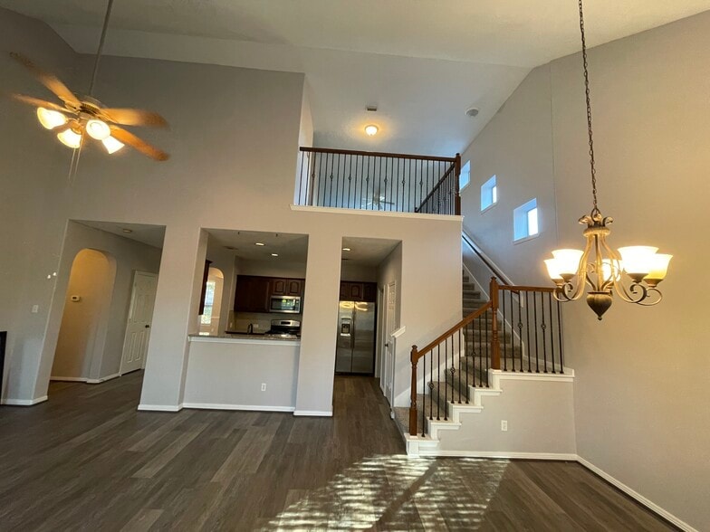 Open floorpan - nice loft - 20100 Bitter Root Dr