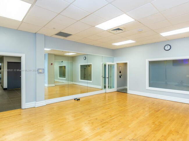 Building Photo - 2501 S Ocean Dr