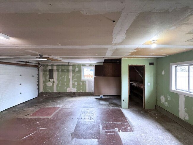Building Photo - 1161 N Park Ave