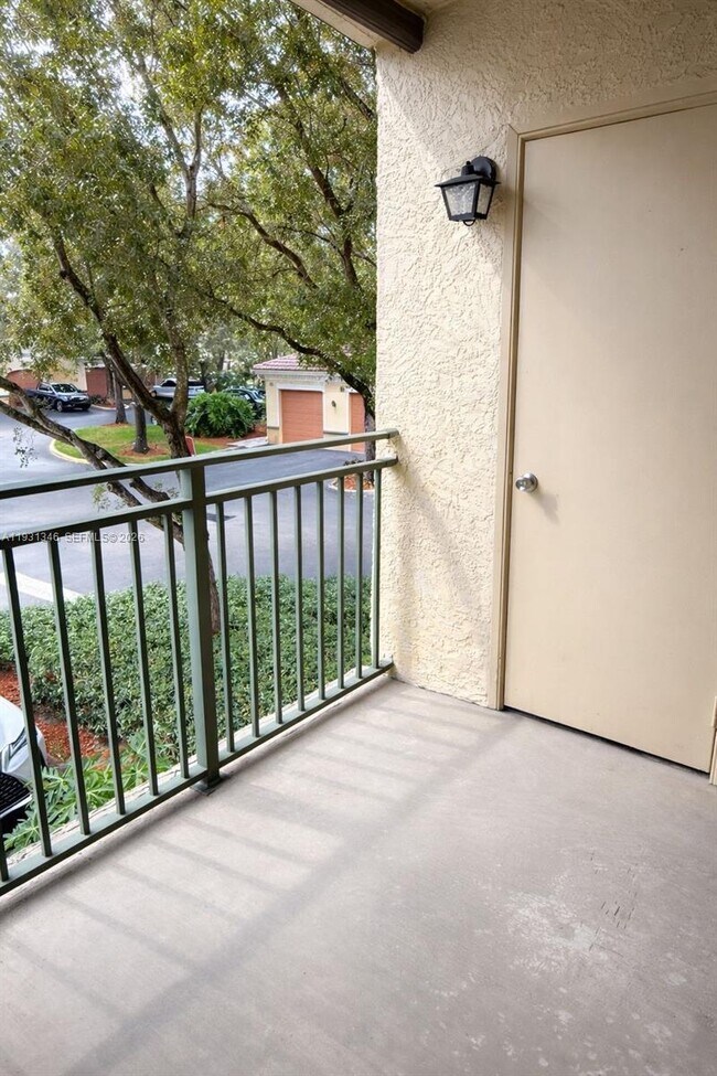 Building Photo - 2494 Centergate Dr