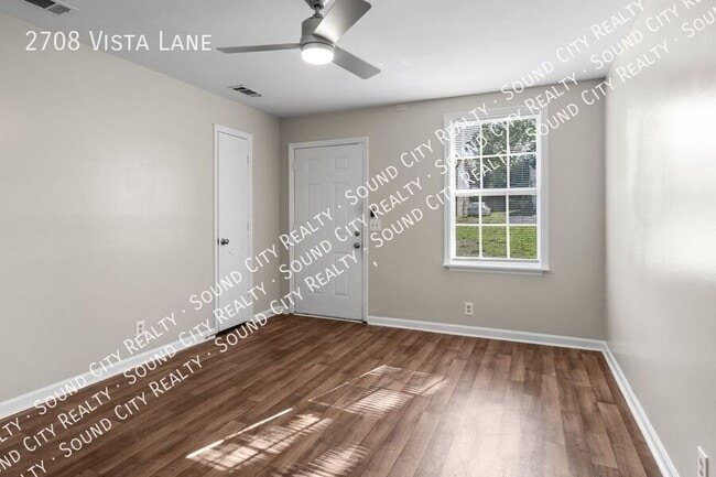 Building Photo - 2708 Vista Ln