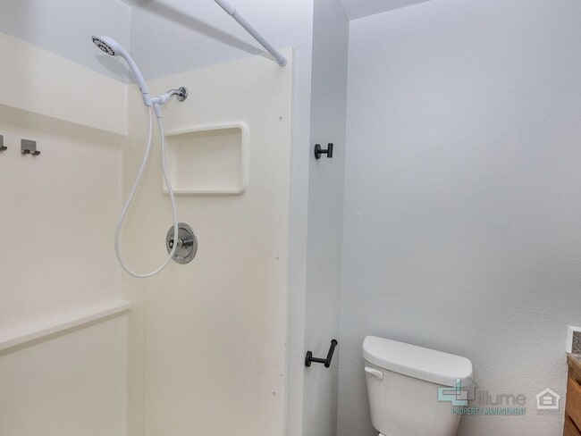 Building Photo - February Move-In Special: Charming 4-Bedroom Keizer Home Close to Everything