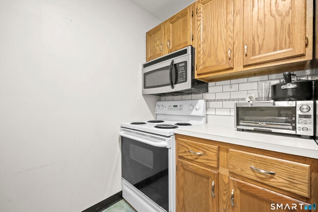 Building Photo - 237 Willow Springs