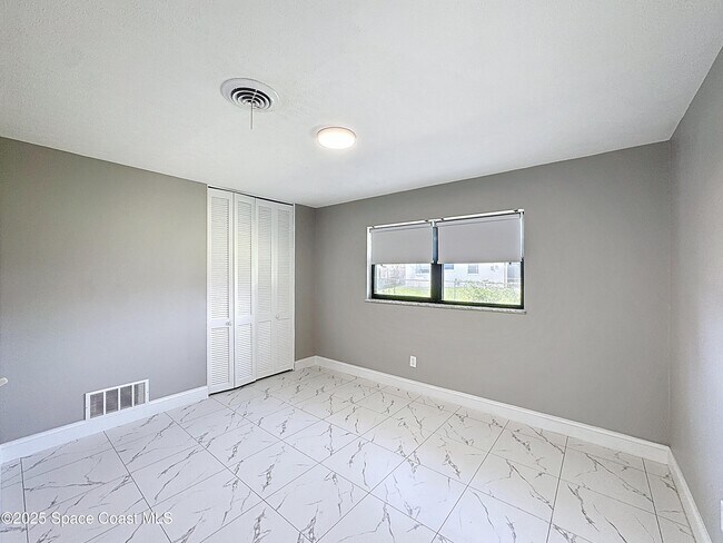 Building Photo - 205 Bimini Dr