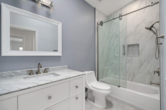 Building Photo - 54140 Avenida Mendoza