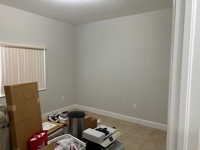 Building Photo - 2933 SW 38th Ave