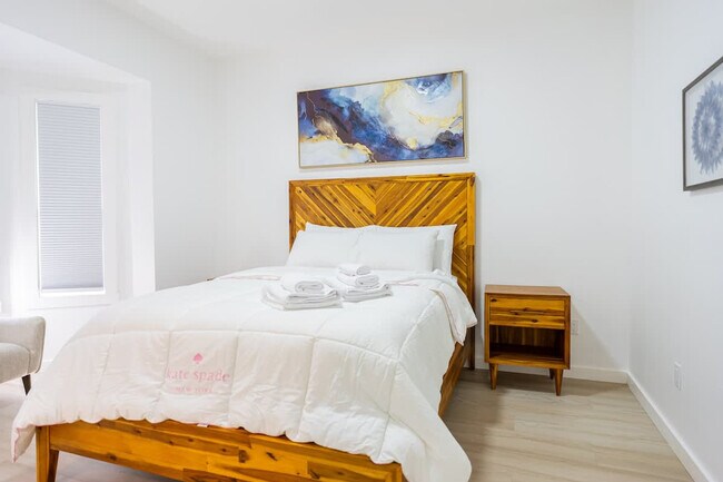 Building Photo - 42 White St Pl