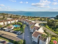 Building Photo - 23924 De Ville Way