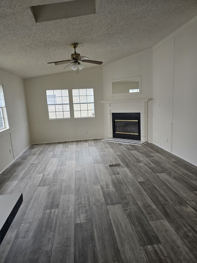 Building Photo - 926 Hollywood Dr