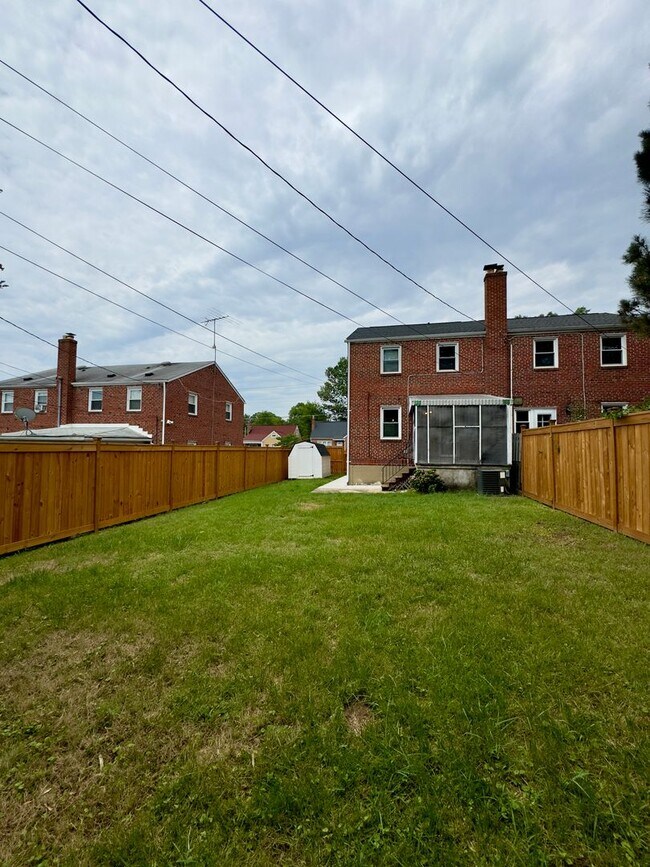 Building Photo - 205 Sipple Ave