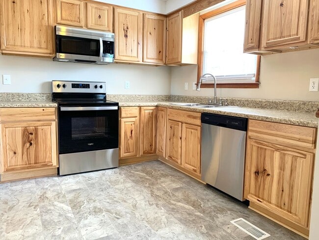 Building Photo - 498 Bunker Hill Rd